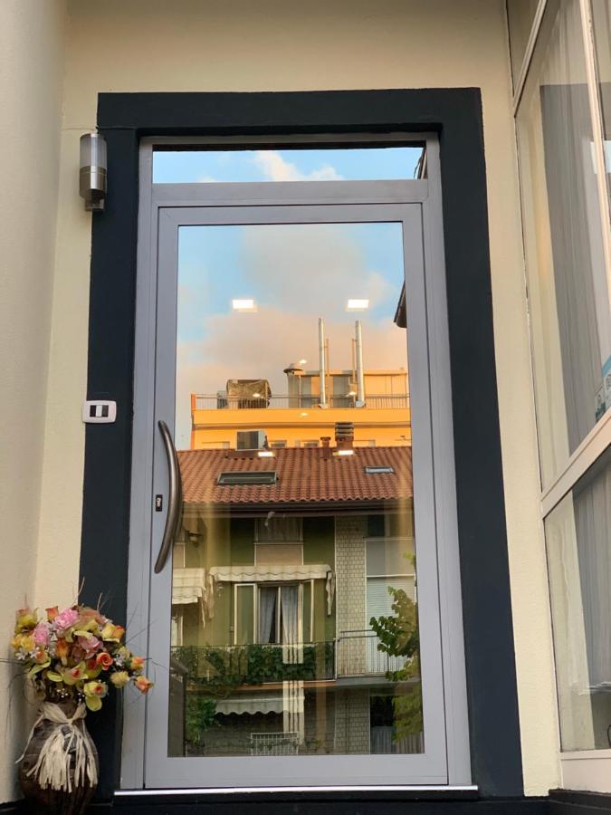Hotel Neyra Beach Ρίμινι Εξωτερικό φωτογραφία