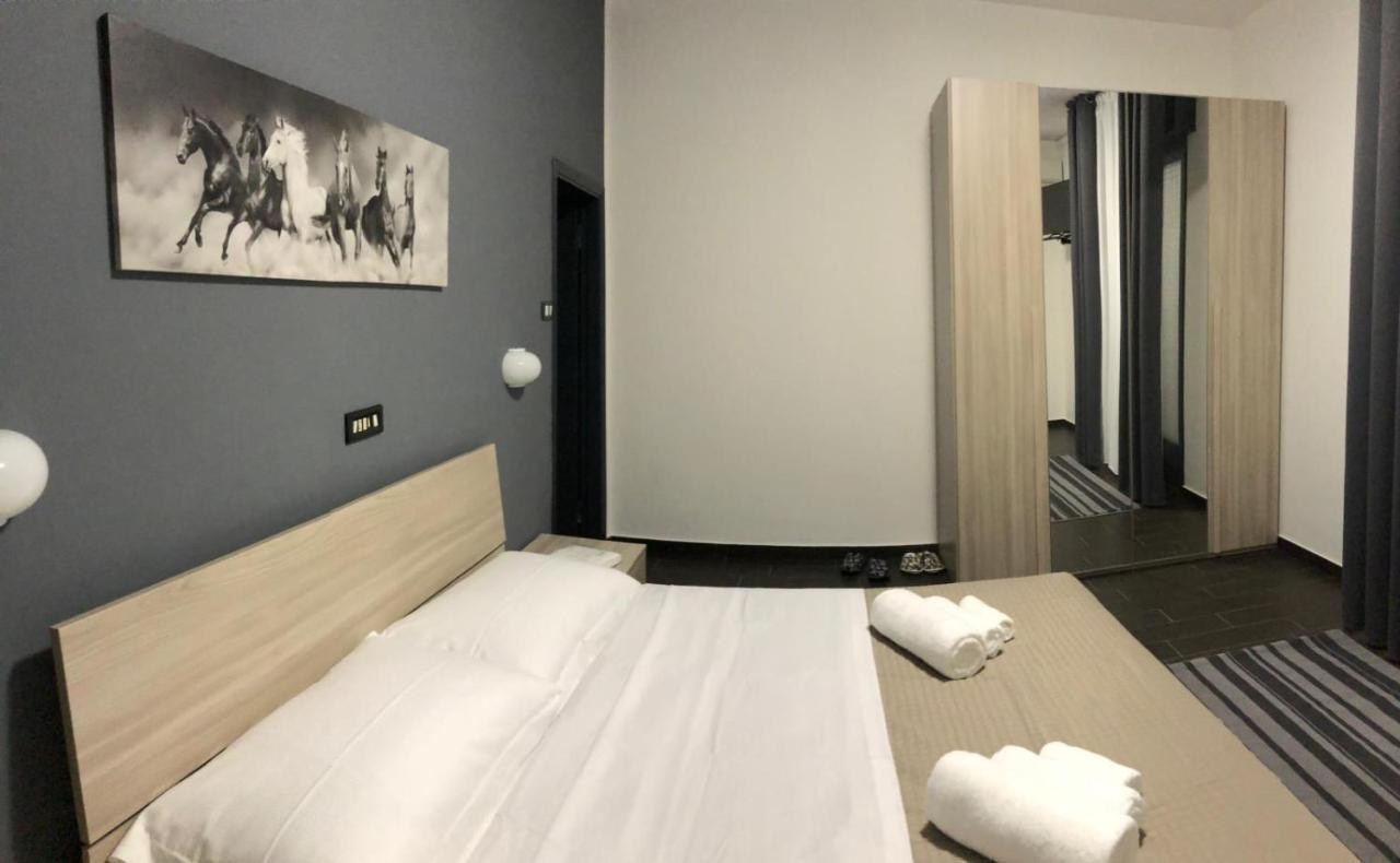 Hotel Neyra Beach Ρίμινι Εξωτερικό φωτογραφία