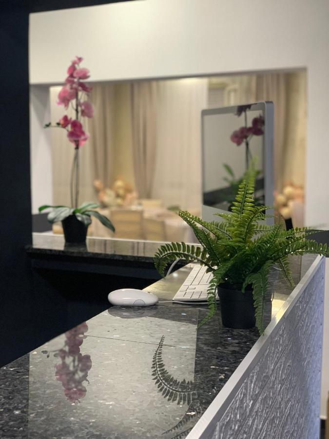 Hotel Neyra Beach Ρίμινι Εξωτερικό φωτογραφία